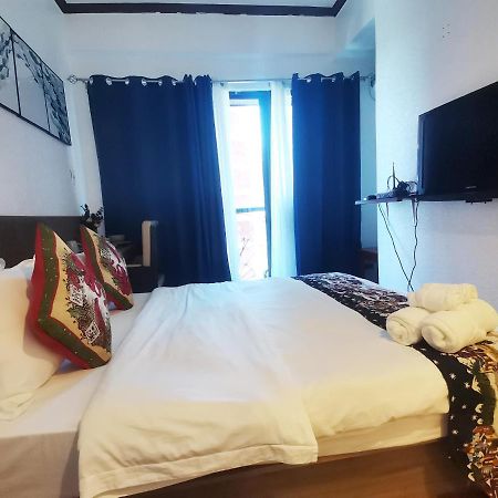 Warm Makati Aparthotel Makati City Ngoại thất bức ảnh