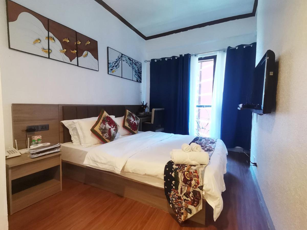 Warm Makati Aparthotel Makati City Ngoại thất bức ảnh