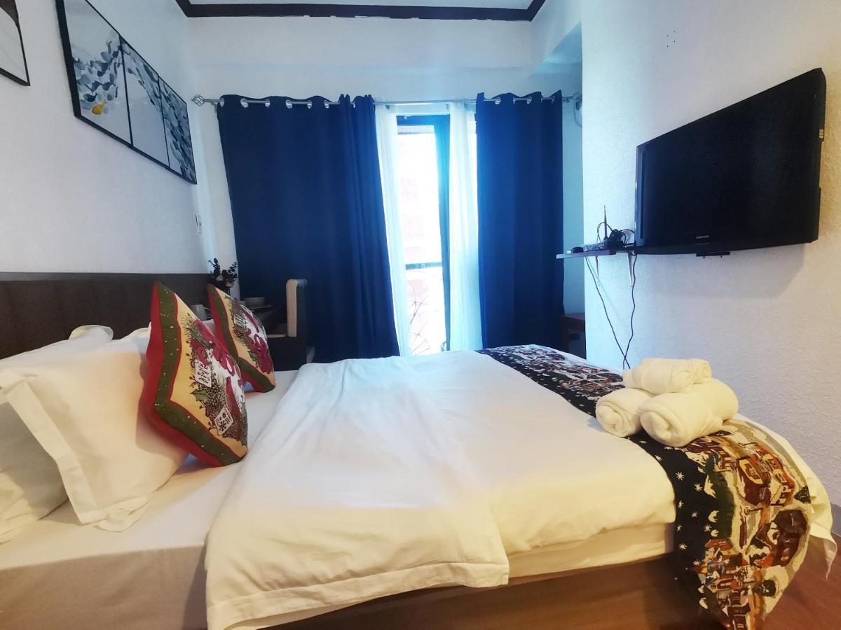 Warm Makati Aparthotel Makati City Ngoại thất bức ảnh