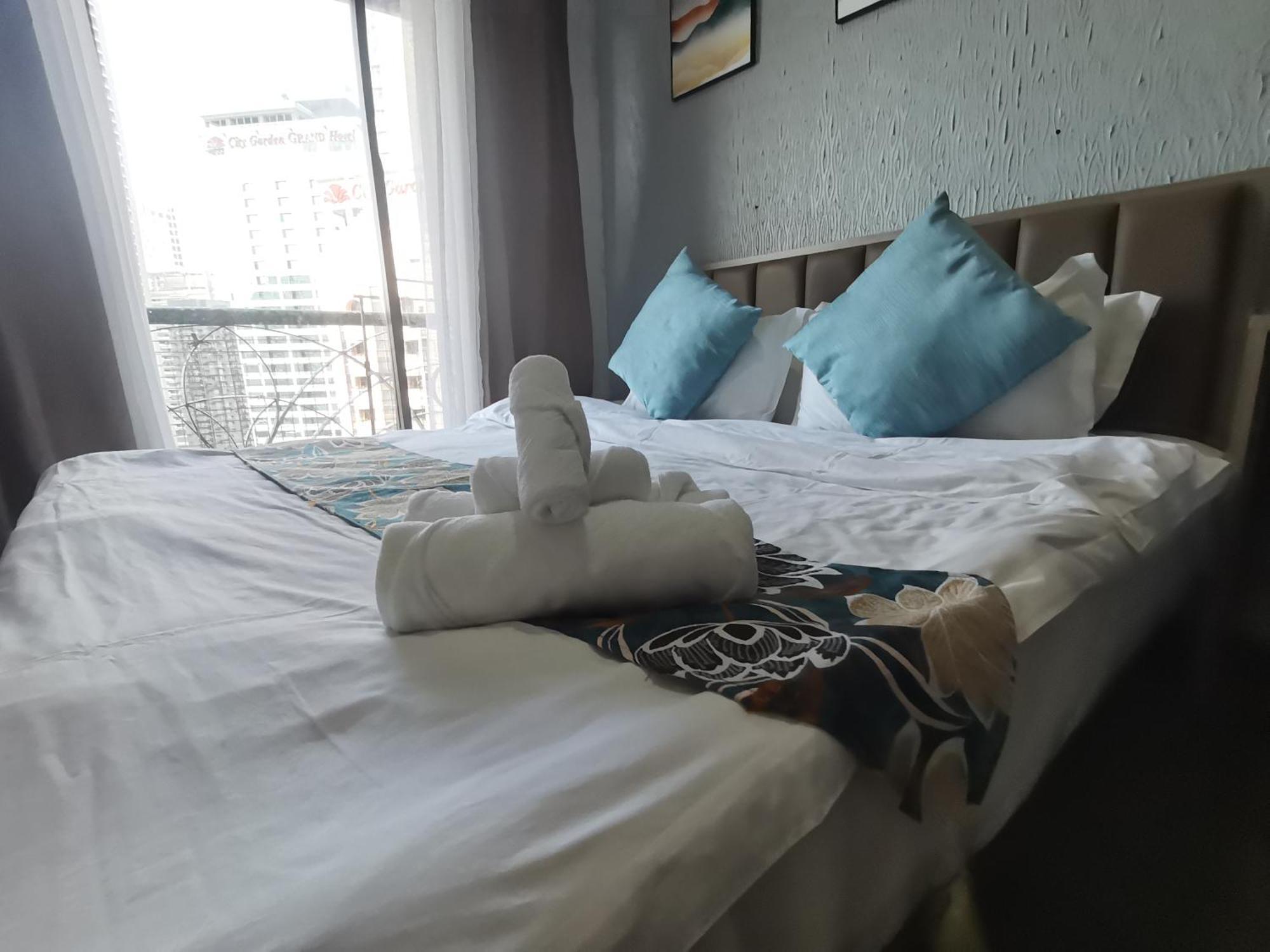 Warm Makati Aparthotel Makati City Ngoại thất bức ảnh